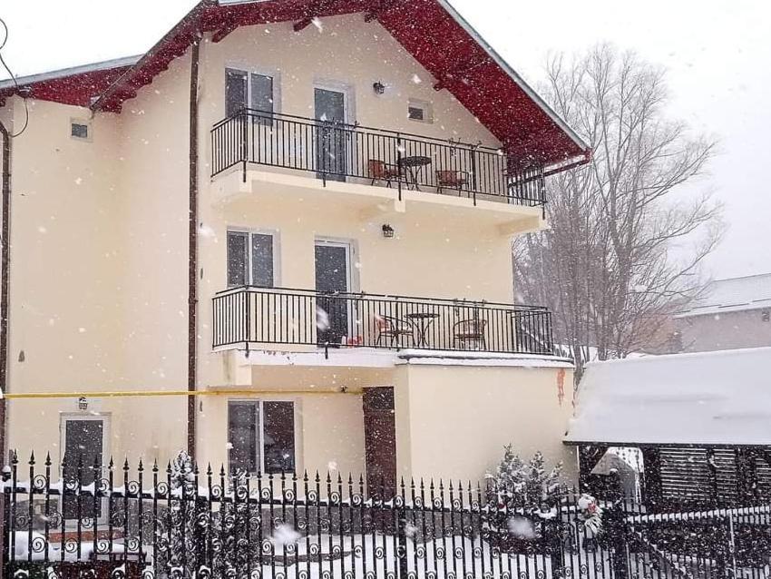Отель Casa Zura Буштени Экстерьер фото
